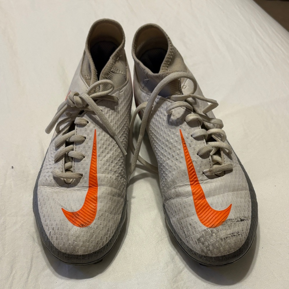 Nike Men's soccer cleats sz 5.5 men/7 wmn personalized